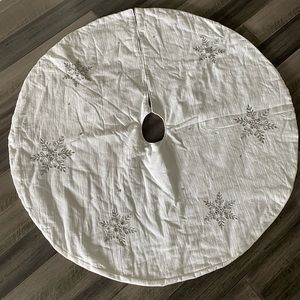 White Silver Sequins Snowflakes Christmas Tree Skirt